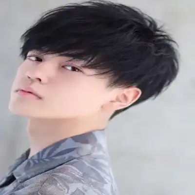 石新彤